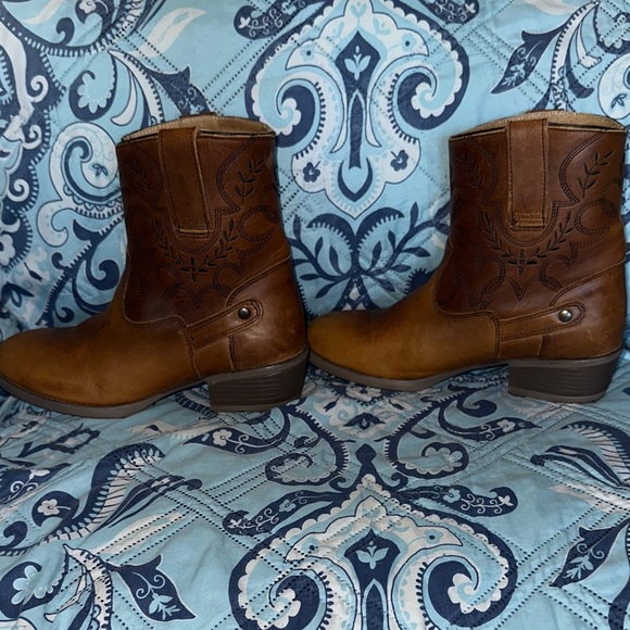 These boots were made for walking!!!  Tan Leather Ankle Boots - Picture 5 of 12